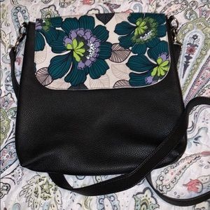 Studio 31 purse with 5 flaps!